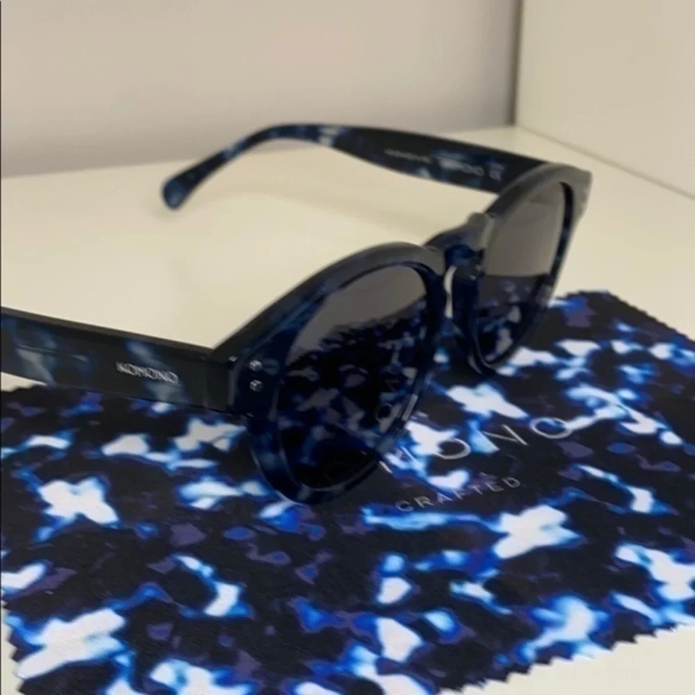 Komono Clement Indigo Demi Sunglasses NEW NWT round blue